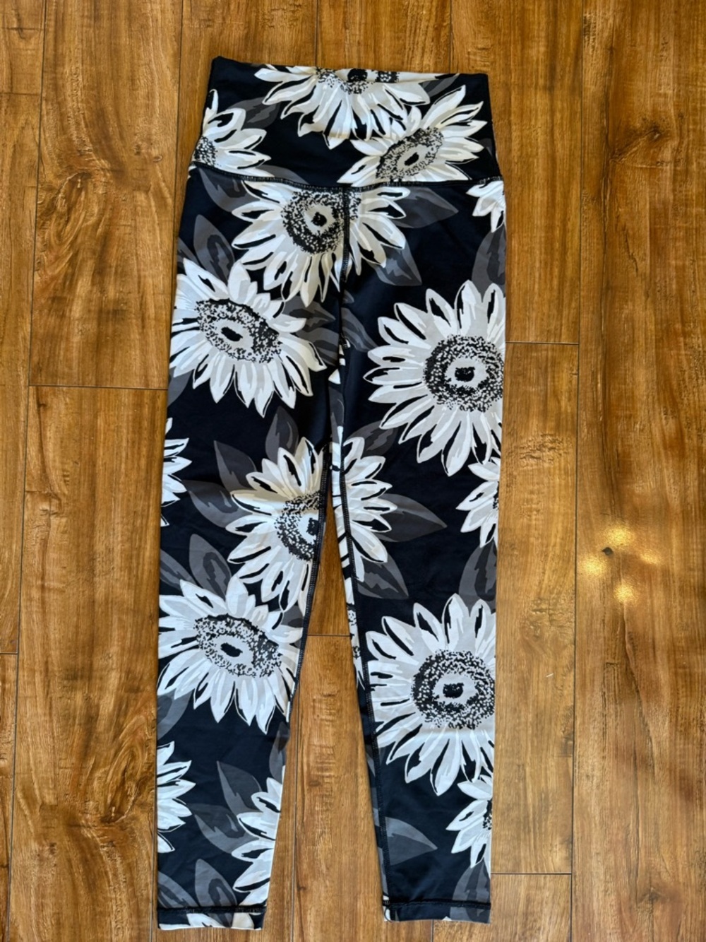 AERIE Women’s Black White Sunflower Print Leggings Size Small